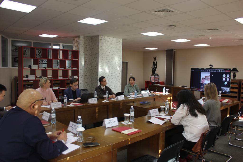 Discussion for scholars on the topic of "Current Issues in Teaching International Humanitarian Law (IHL) in Kazakhstan."